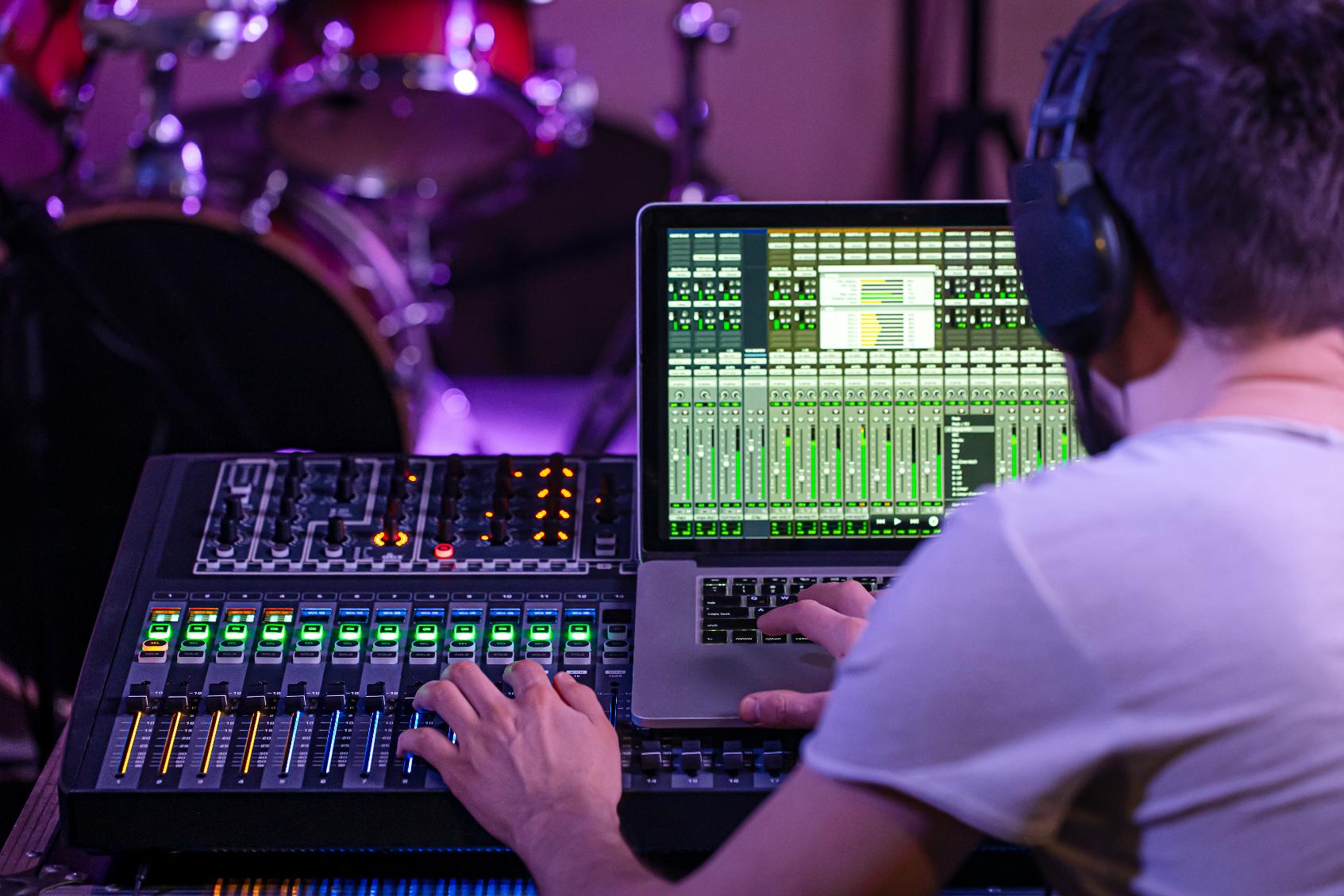 Digital vs Analog Audio Mixers: Which One Should You Choose?